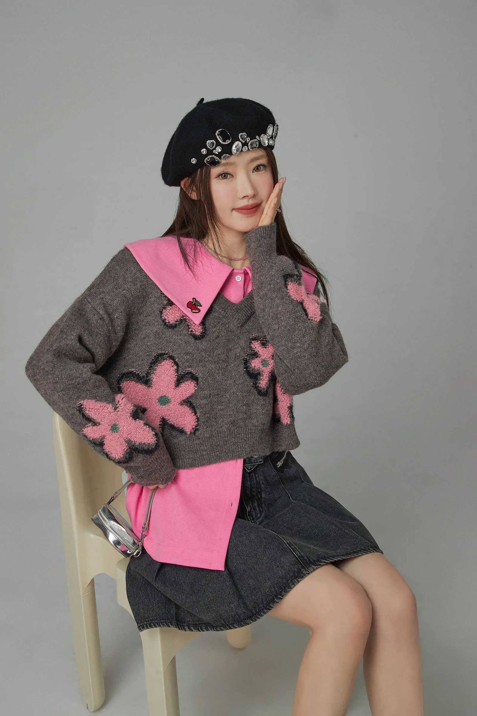 Dramatic Flowers Crop V-Neck Knit Sweater