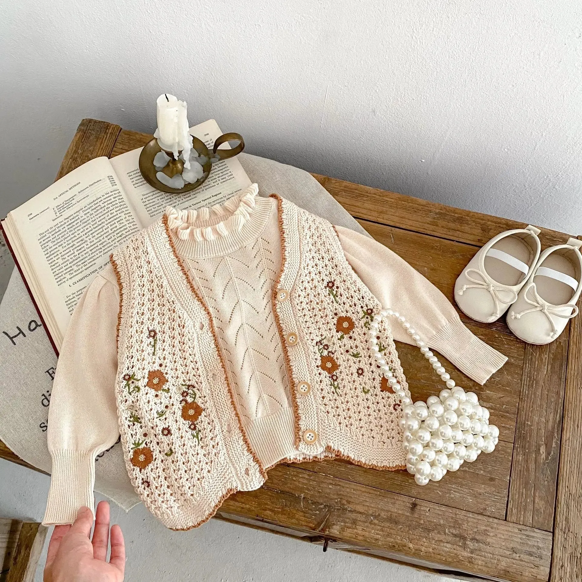 Embroidery Knit Floral Vest