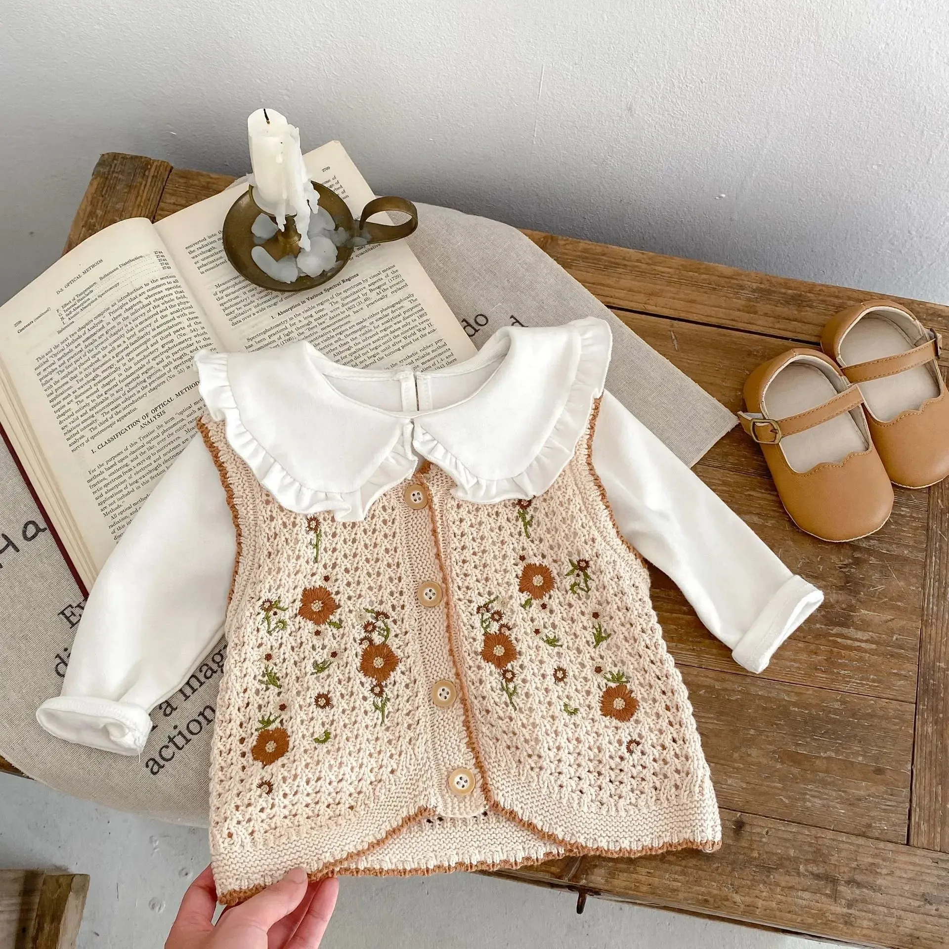 Embroidery Knit Floral Vest