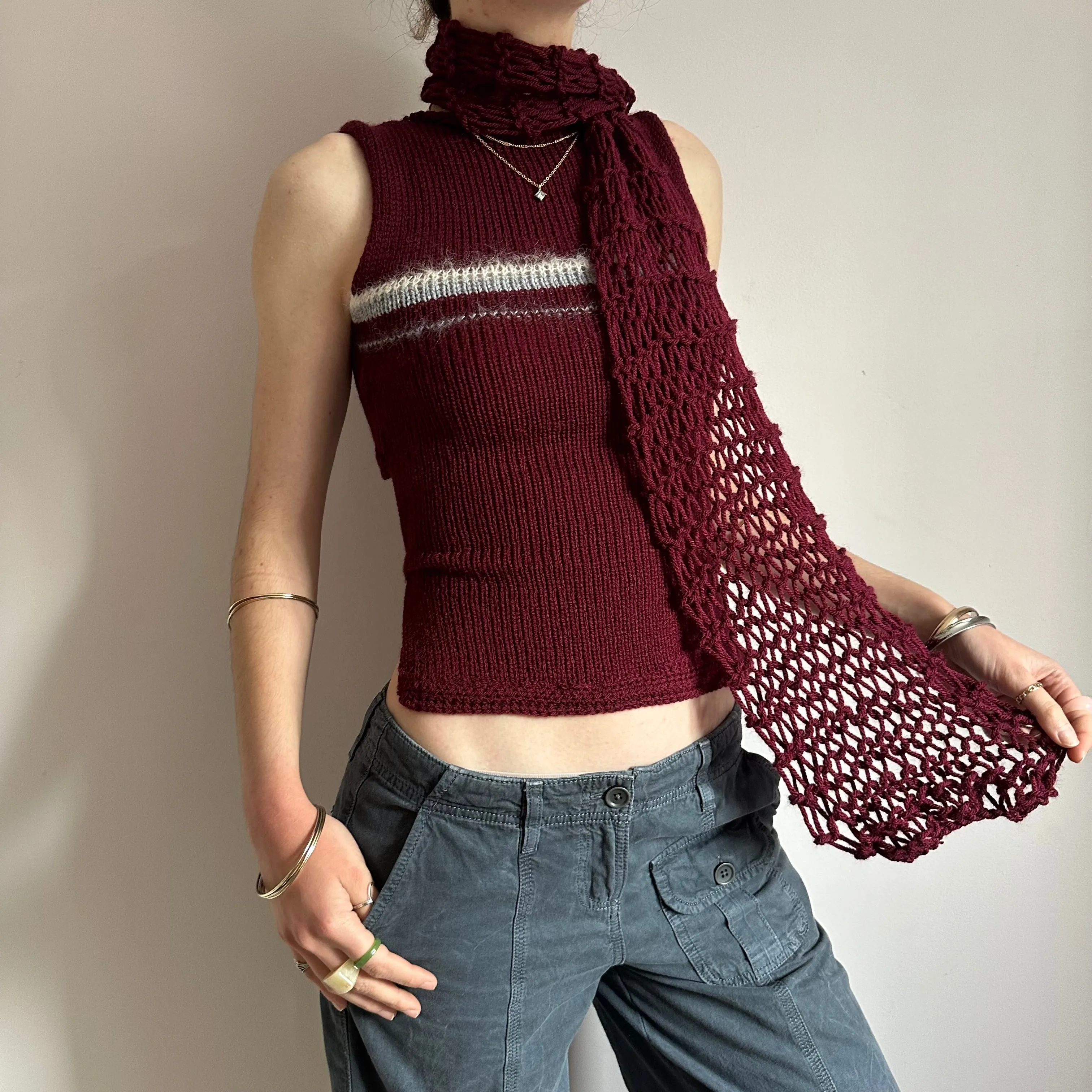 Handmade fishnet knitted scarf in burgundy