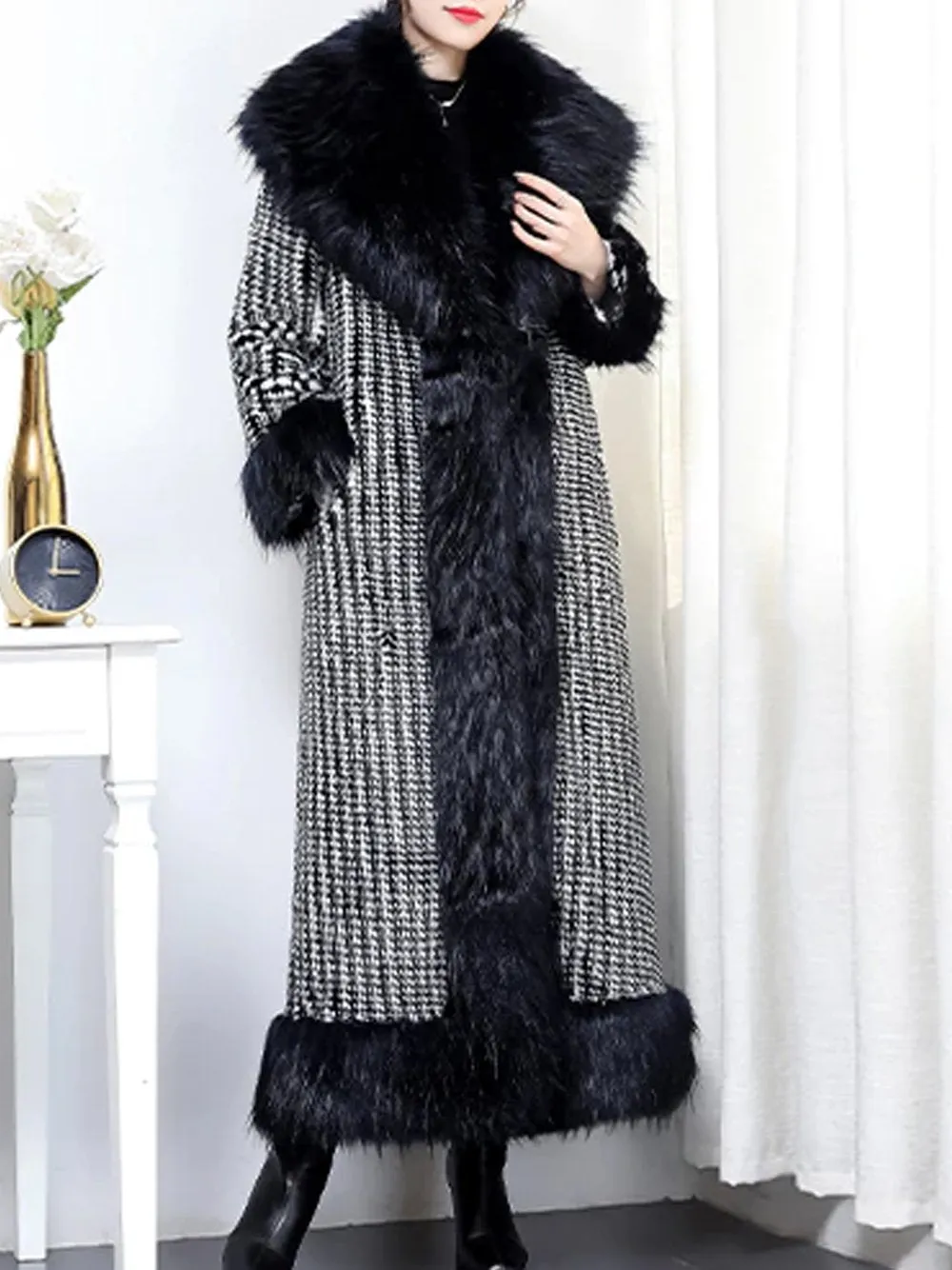 LEELLE Faux Fur Coat